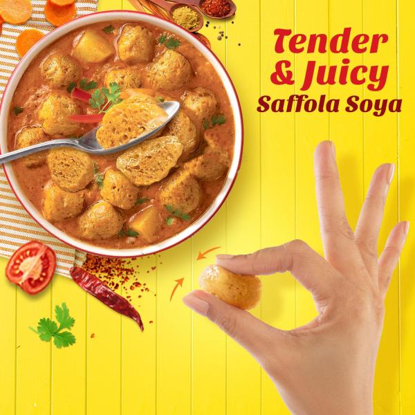 Saffola Soya Chunks, Tender & Juicy, 53% Protein, 1kg GROCERY