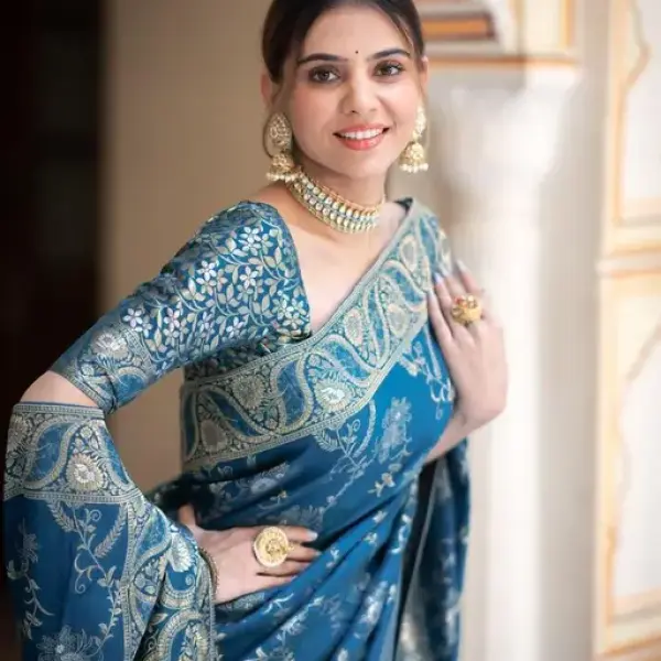  Woven, Embellished Kanjivaram Silk Blend, Jacquard Saree