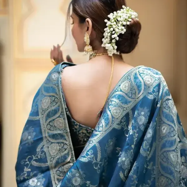  Woven, Embellished Kanjivaram Silk Blend, Jacquard Saree