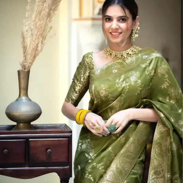  Woven, Embellished Kanjivaram Silk Blend, Jacquard Saree