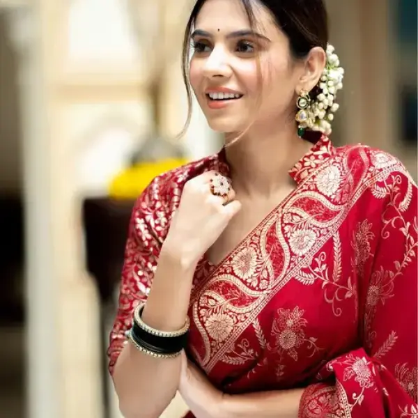  , Embellished Kanjivaram Silk Blend, Jacquard Saree