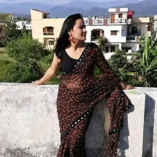 Divyanka-Flower-print-saree