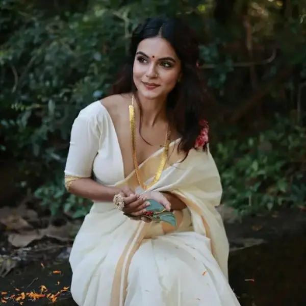  REAL HAND WOOVEN KERALA KASAVUE SAREE