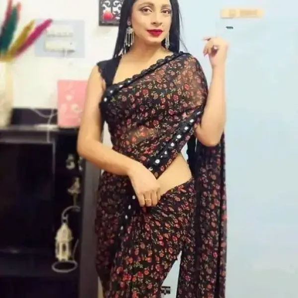 Divyanka-Flower-print-saree