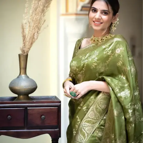  Woven, Embellished Kanjivaram Silk Blend, Jacquard Saree