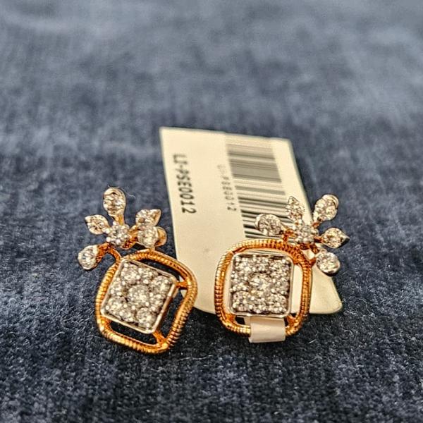 A Unique Dimond Earrings