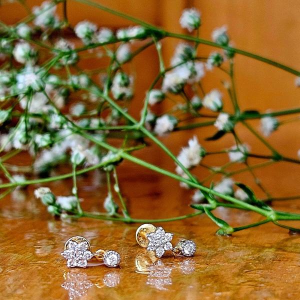 A Unique Dimond Earrings