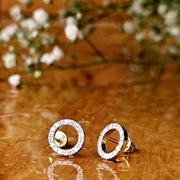A Unique Dimond Earrings