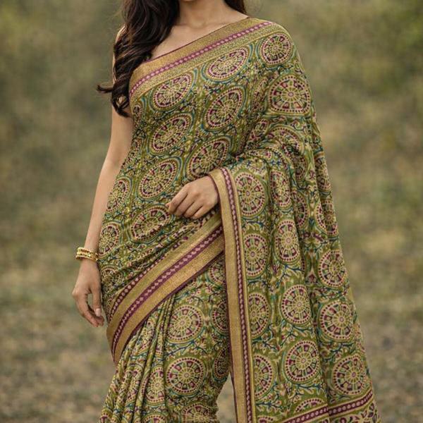Women's Floral Printed Georgette Saree